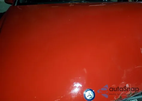 2013 Mercedes-Benz C 250 z USA, uszkodzony, nr VIN WDDGF4HB8DA841967